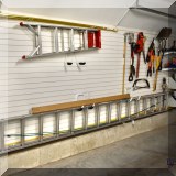 T01. 32' Extension ladder. 